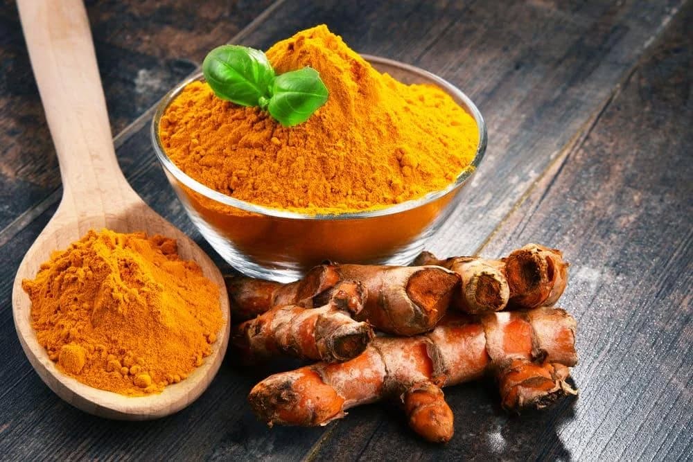 Sofranul-indian (Curcuma longa), planta ce ofera beneficii pentru piele si distruge celulele canceroase