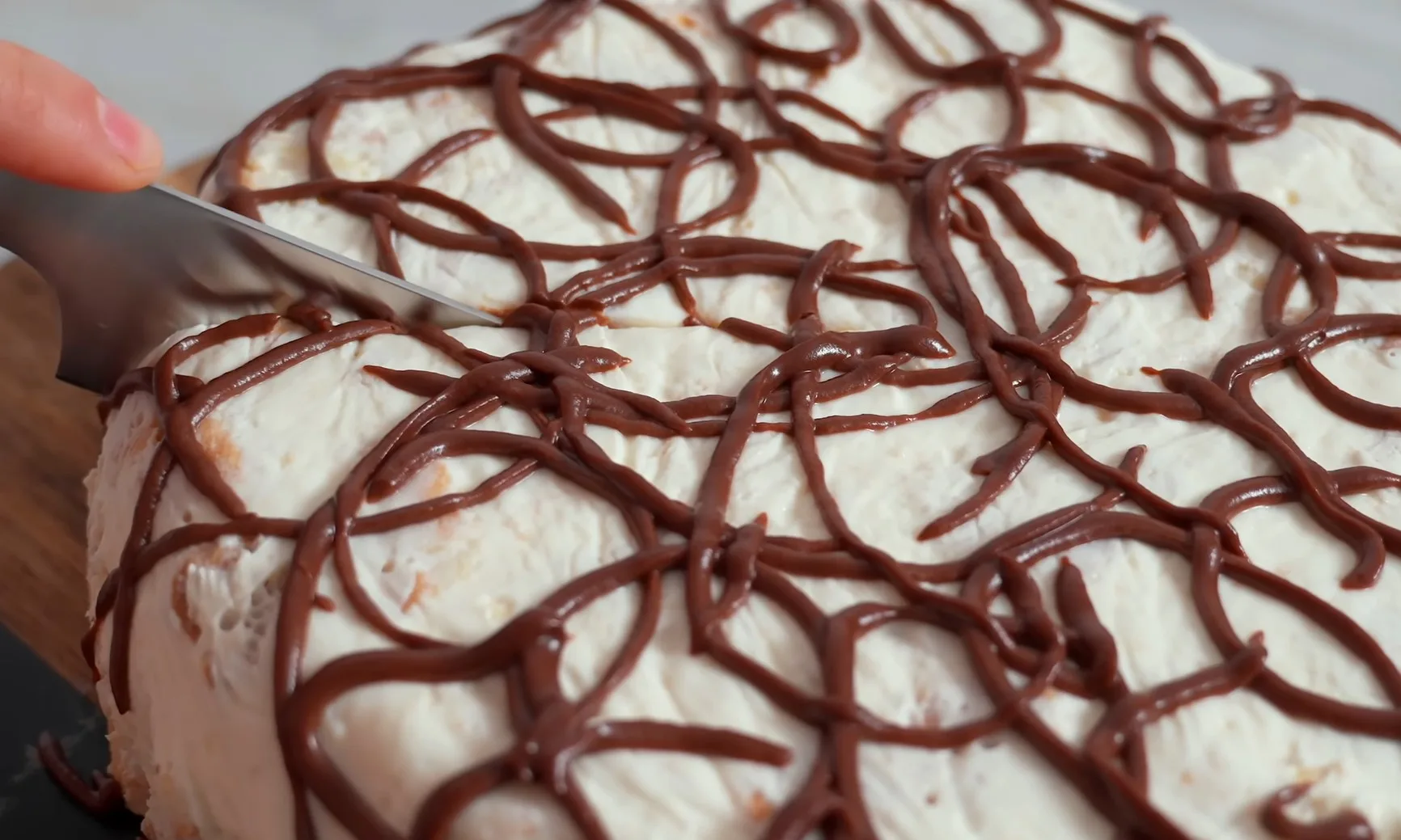 Tort aniversar gata imediat, făcut cu cea mai simplă rețetă, ceva ușor, impresionant și cu adevărat făcut în casă