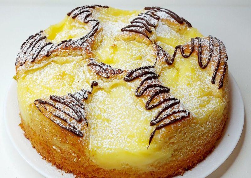 Un desert surprinzător de delicios și ușor de preparat, un echilibru perfect între crema de vanilie și aluat. Această rețetă de aluat merge bine și cu fructe Un desert surprinzător de delicios și ușor de preparat, un echilibru perfect între crema de vanilie și aluat. Această rețetă de aluat merge bine și cu fructe