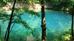 De ce este unic în Europa Lacul Albastru, din Maramureș. „O bună parte din timp, doar localnicii au știut de el” (VIDEO)