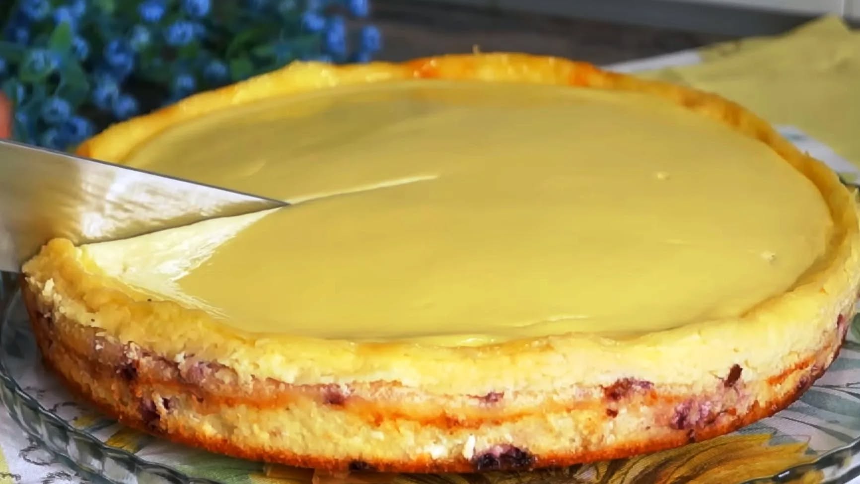 Amestecă totul și dă la cuptor! Brânză de vaci și zmeură – două straturi într-o singură rețetă Amestecă totul și dă la cuptor! Brânză de vaci și zmeură – două straturi într-o singură rețetă