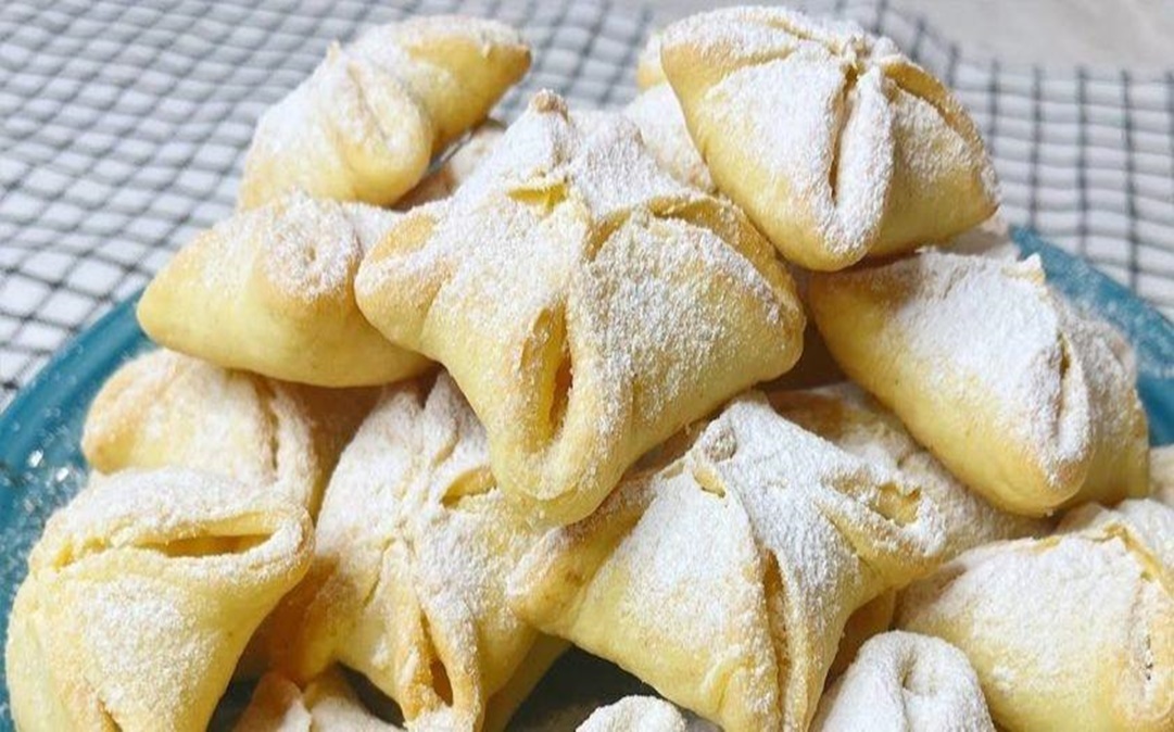 „Fluturi de brânză” Umplutura cremoasă face aluatul și mai fraged, fursecurile cu brânză se topesc pur și simplu în gură „Fluturi de brânză” Umplutura cremoasă face aluatul și mai fraged, fursecurile cu brânză se topesc pur și simplu în gură