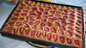 Prăjitură minunată cu căpșuni — un desert rapid și delicios!