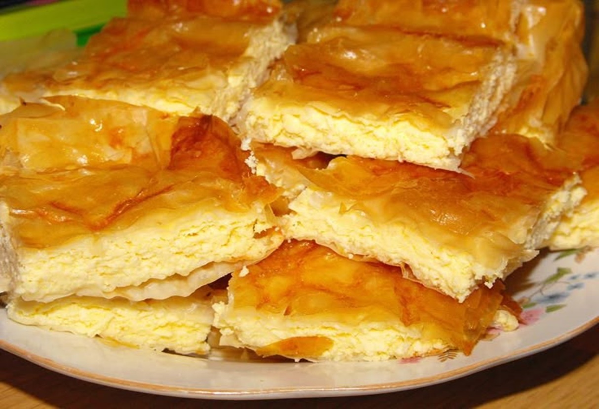 Placinta delicioasa cu branza in aluat foietaj