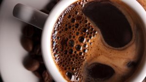 Cafeaua sau „hoțul de calciu” favorizează apariția osteoporozei. Consumi în fiecare zi fără să știi la le riscuri te expui