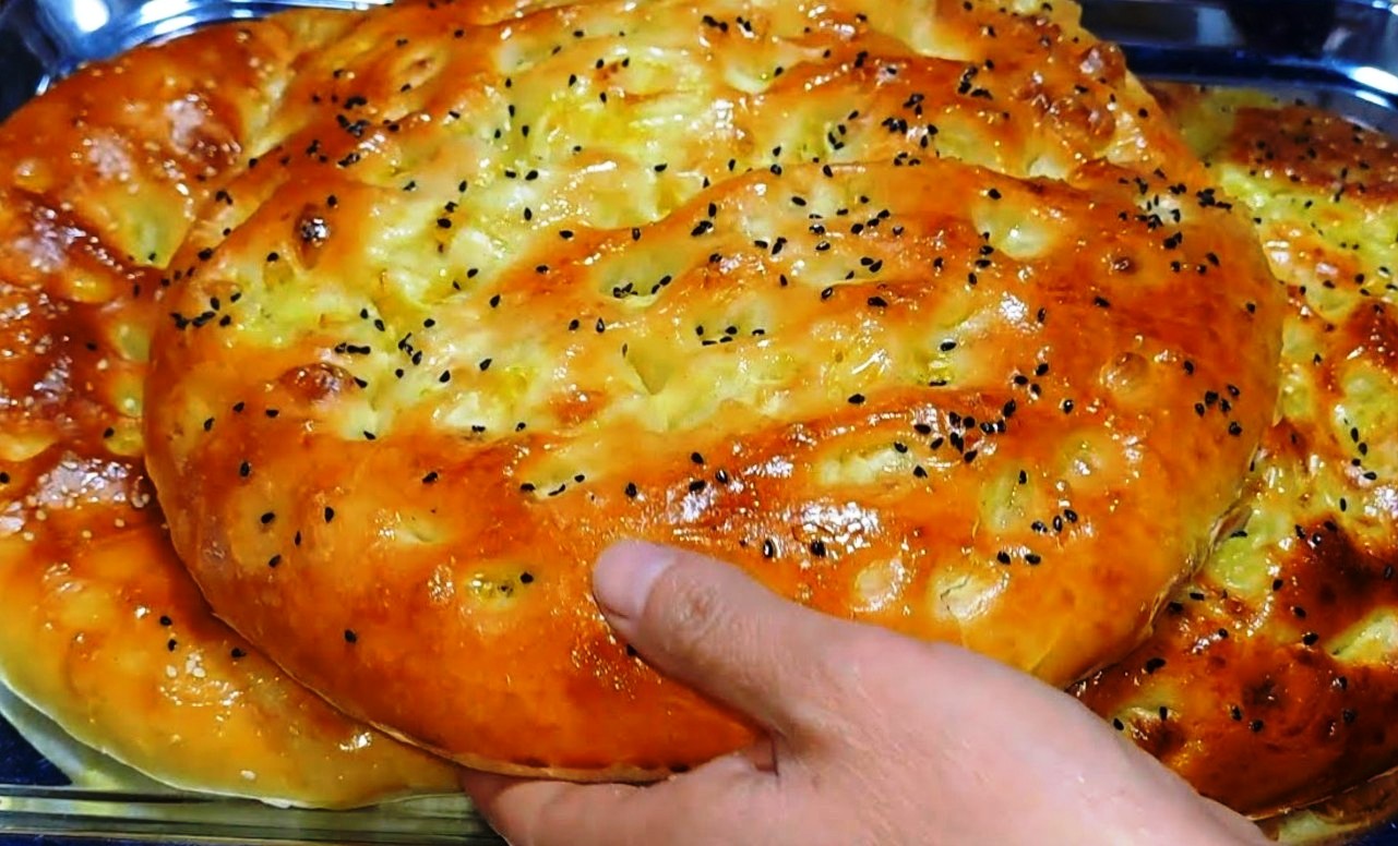 O plăcintă simplă, savuroasă cu cartofi: frumusețe și gust uimitor