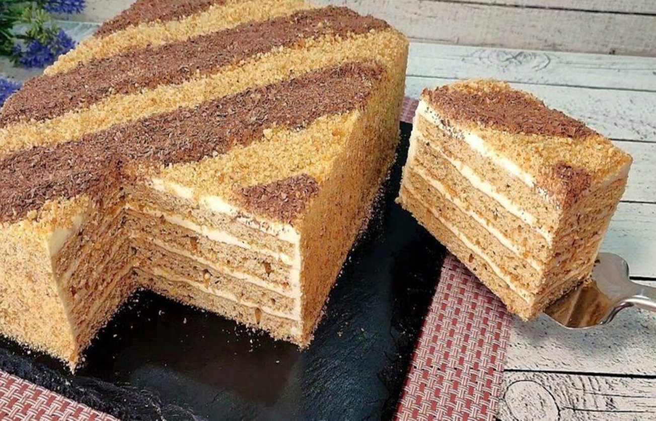 Prăjitură rapidă și foarte gustoasă cu nuci și miere, in straturi delicioase