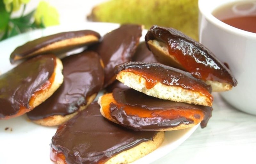 Fursecuri moi si delicioase cu gem si ciocolata. Sunt foarte ușor de preparat, convingeți-vă singuri