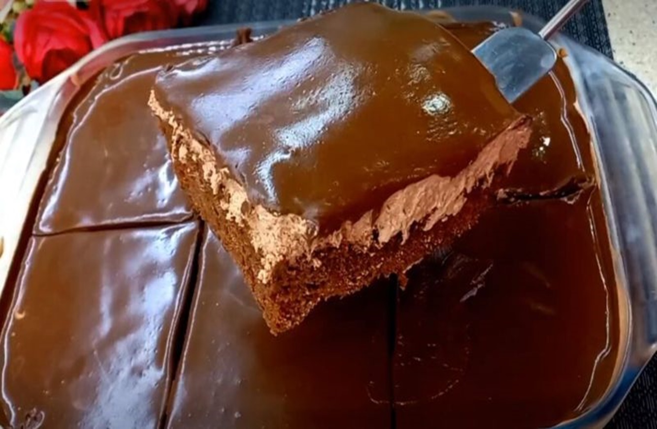 Un tort de care toată lumea este încântată – moale, suculent, cu ciocolată
