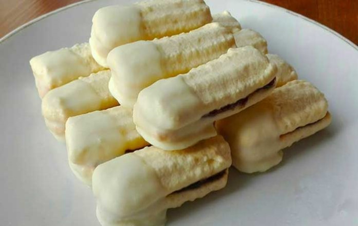Fursecuri de vanilie glazurate cu ciocolată albă – nu trebuie să lipsească de pe masa de sarbatoare