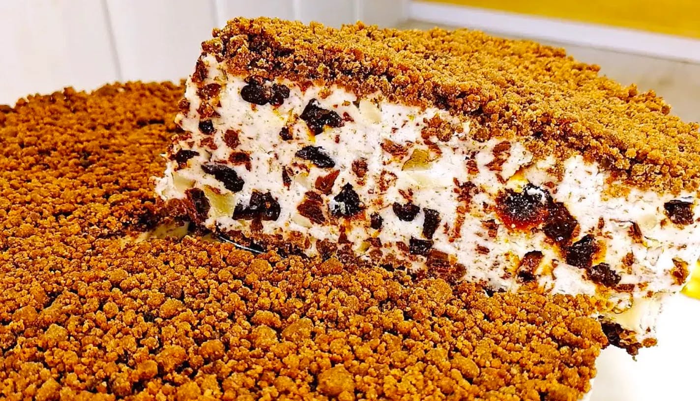 Un desert delicat, luminos și foarte aromat, care se prepară simplu, fără coacere. Combinația de smântână, ciocolată, prune uscate și nuci creează o adevărată delicatese Un desert delicat, luminos și foarte aromat, care se prepară simplu, fără coacere. Combinația de smântână, ciocolată, prune uscate și nuci creează o adevărată delicatese