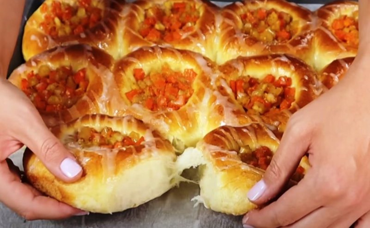 O rețetă uimitoare de chifle cu vanilie, care te vor cuceri cu gustul lor dulce aromat, cu glazură delicioasă