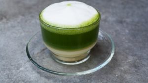 Laptele cu migdale și ceaiul verde – combinația uimitoare, care te va ajuta să slabesti și să-ți detoxifici corpul