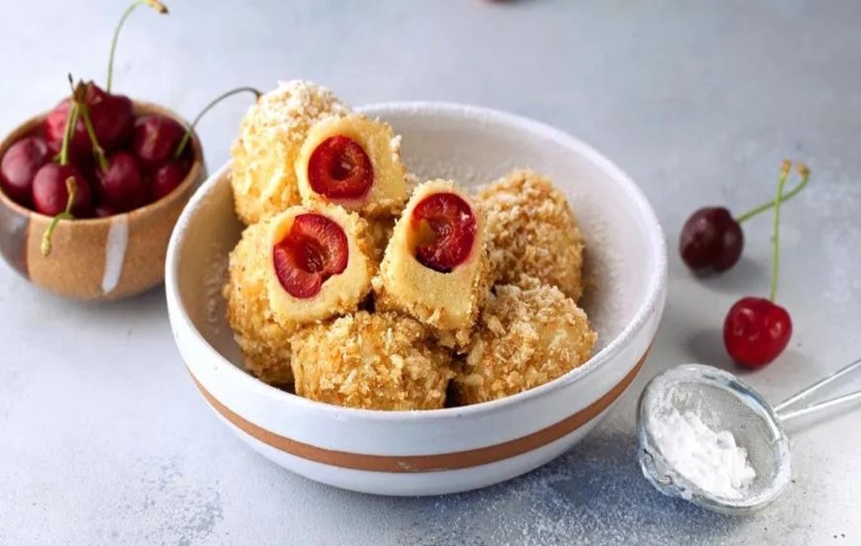 Găluște delicioase cu vișine sau cireșe