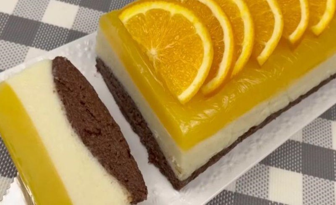 Atât de delicios, încât arată ca și cum ar fi fost cumpărat dintr-o cofetărie: un desert în trei straturi Atât de delicios, încât arată ca și cum ar fi fost cumpărat dintr-o cofetărie: un desert în trei straturi