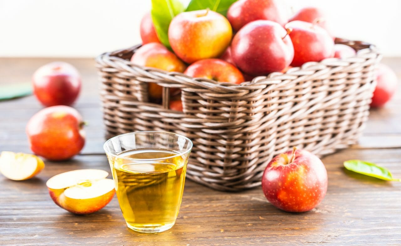 Cum să-ți faci o detoxifiere și o curățare a colonului cu oțet de mere