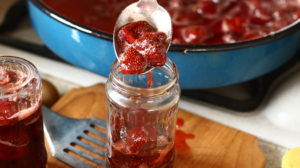 Prepara dulceață de căpșuni și sirop de căpșuni în același timp, fără conservanți sau coloranți