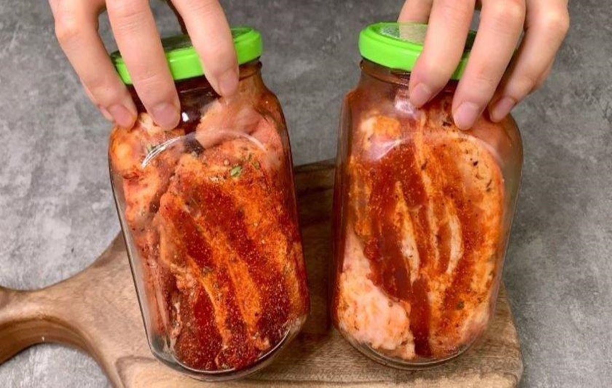 Cum pui slănină în saramură la borcan. Cea mai bună rețetă țărănească, tradițională! Se prepara foarte usor iar gustul e dumnezeiesc!