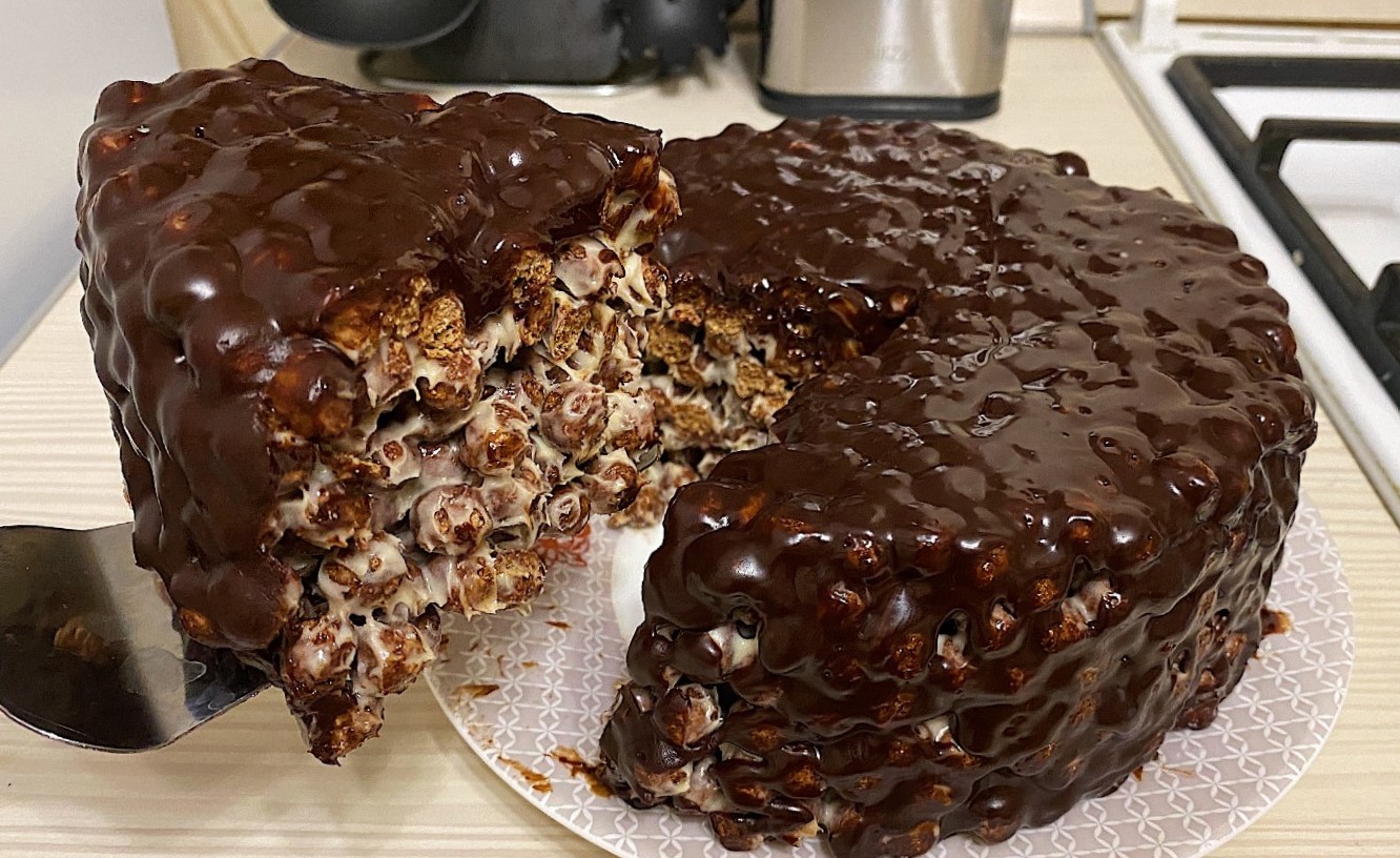 Pur și simplu amestec totul. O altă prăjitură delicioasă și rapidă: o rețetă fără coacere și fără fursecuri