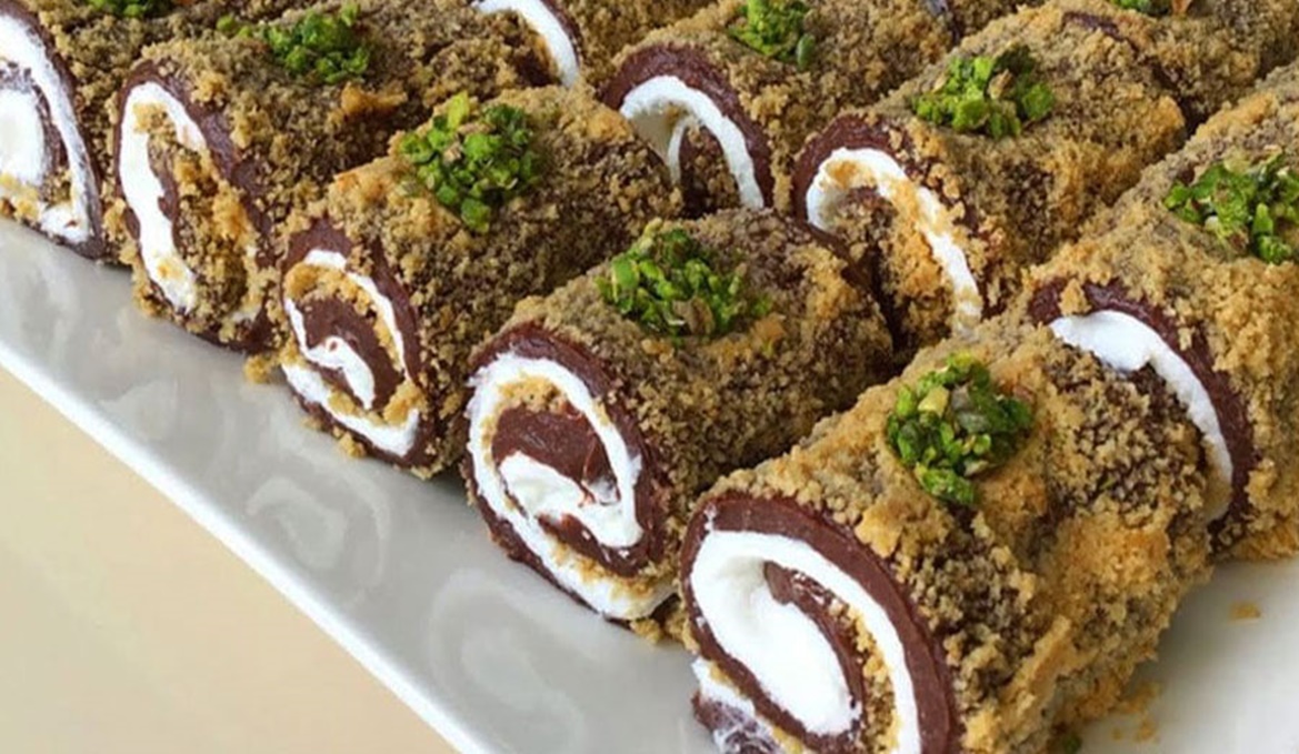 Mini rulade cu ciocolată si frișcă – Un desert delicios, ușor de preparat