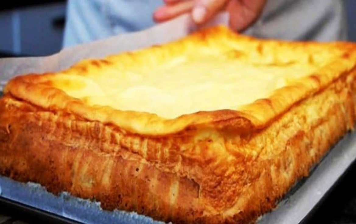 Plăcinta „Paradis” combină o mulțime de mere zemoase și un aluat delicat, cremos, aproape insesizabil. Perfectă pentru un desert facut în casă