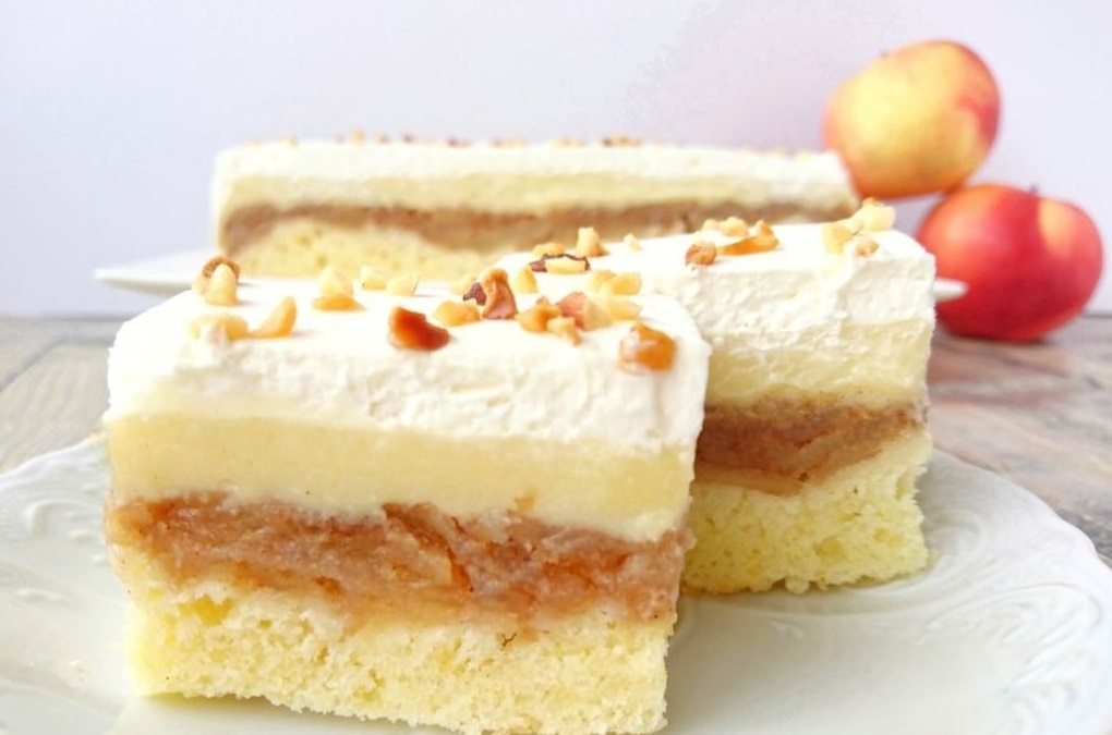 Prajitura delicioasa cu mere – rapida, aromata, pufoasa si ieftina