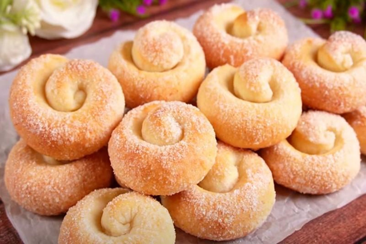 Fursecurile cu brânză sunt o alternativă mai sănătoasă la fursecurile clasice, care, datorită brânzei, capătă o consistență moale și o aromă bogată