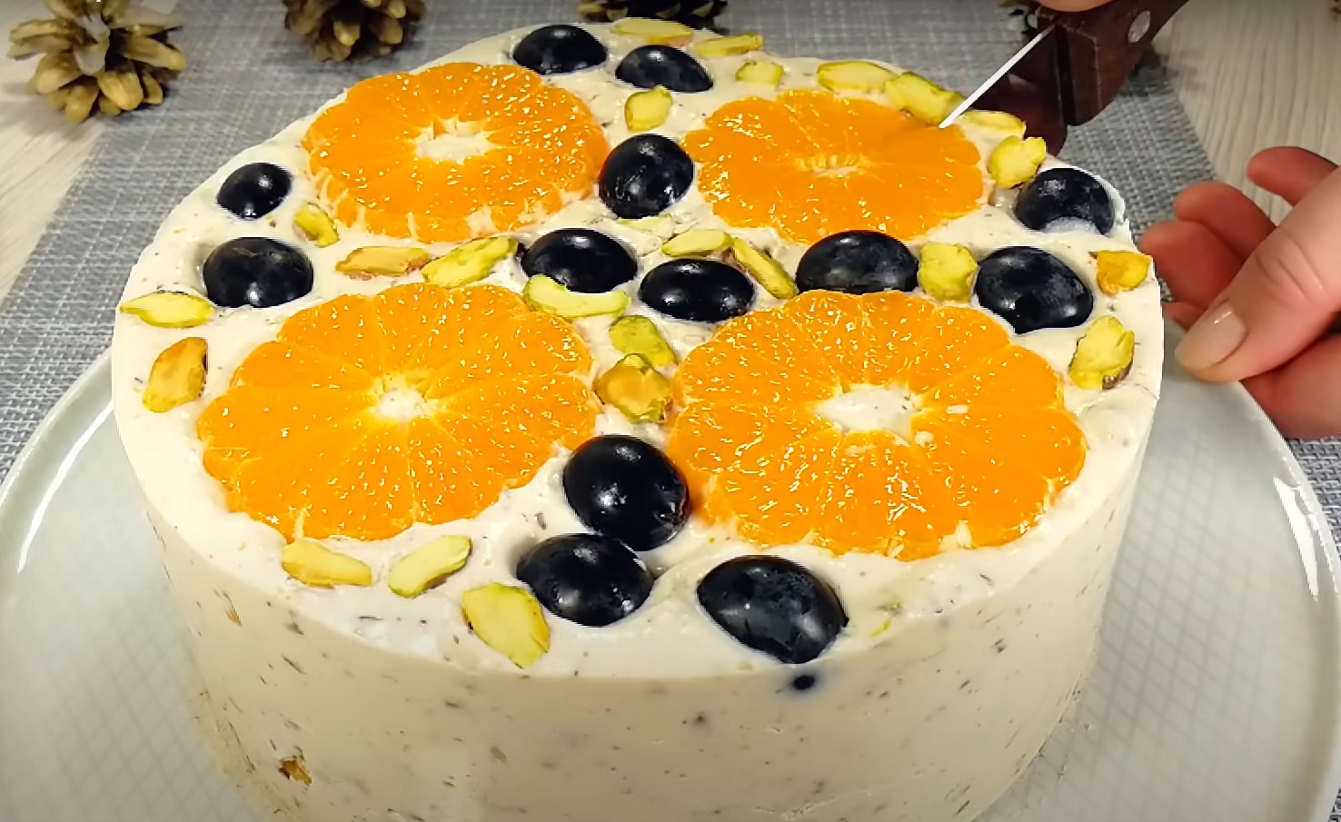 Un desert incredibil de delicios, fără coacere, un tort luminos, simplu dar care aduna toata familia in jurul lui