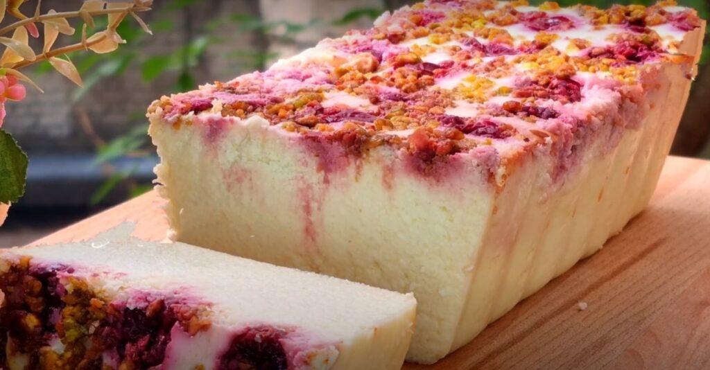 O delicatesă cu cireșe și fistic căreia nimeni nu-i poate rezista! Reteta este rapidă, pufoasă și irezistibilă! O delicatesă cu cireșe și fistic căreia nimeni nu-i poate rezista! Reteta este rapidă, pufoasă și irezistibilă!