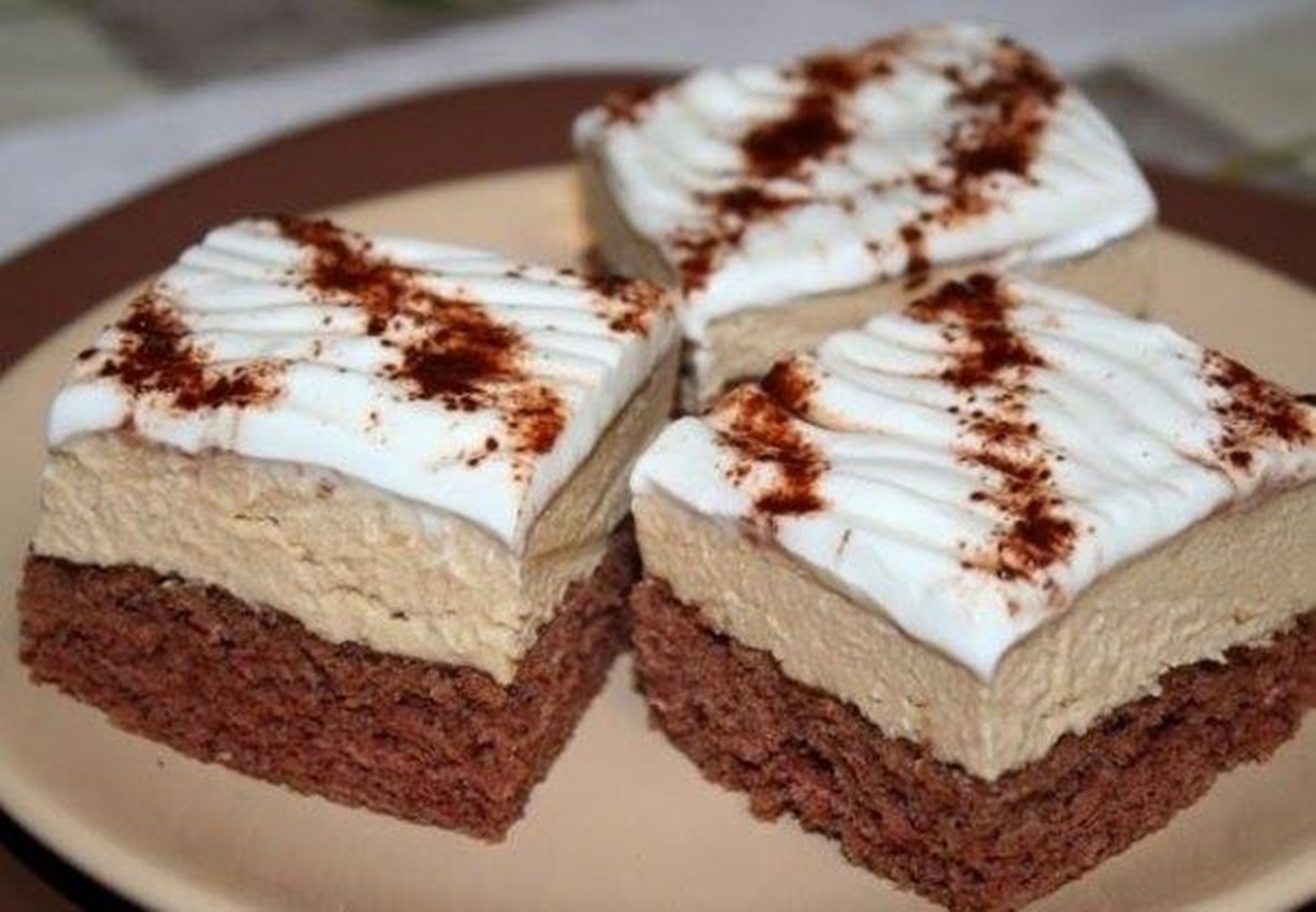 Cu crema delicioasa de cafea, frisca si ciocolata. Prajitura “Sarut dulce”