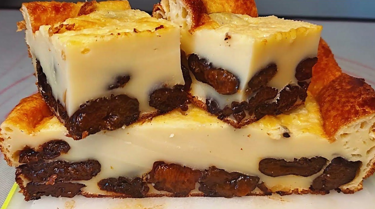Far Breton. Prăjitură simplă și rapidă cu prune uscate– un desert frantuzesc pe care dacă îl faci o dată, îl vei repeta des. Ușor de făcut, din ingrediente simple