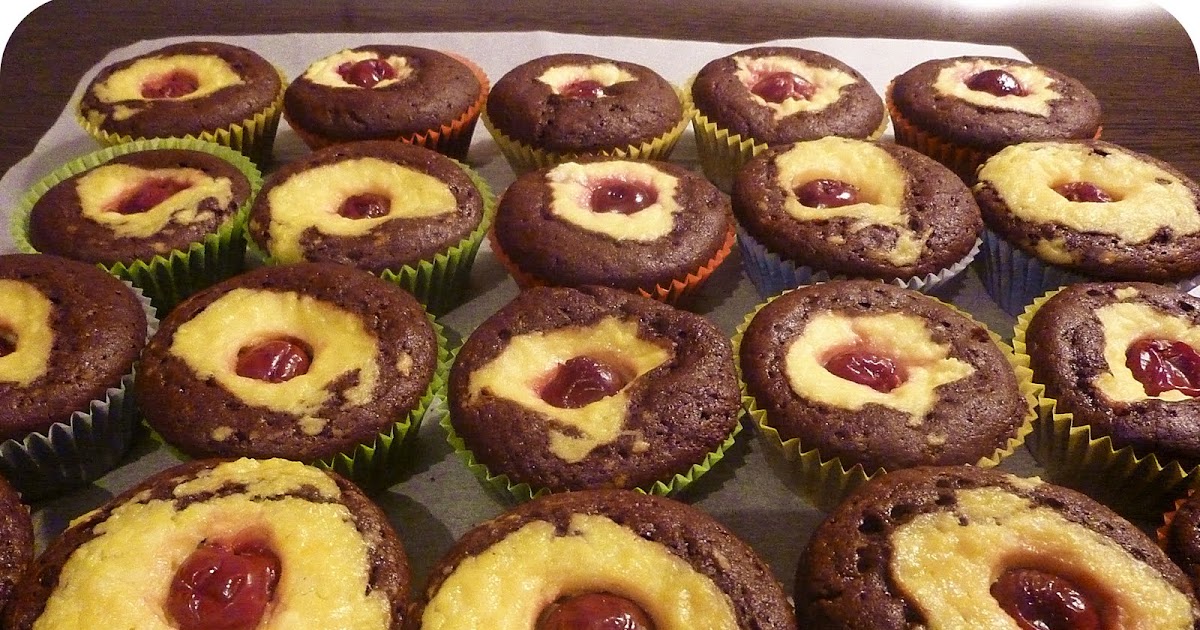 Briose delicioase cu branza dulce si cirese