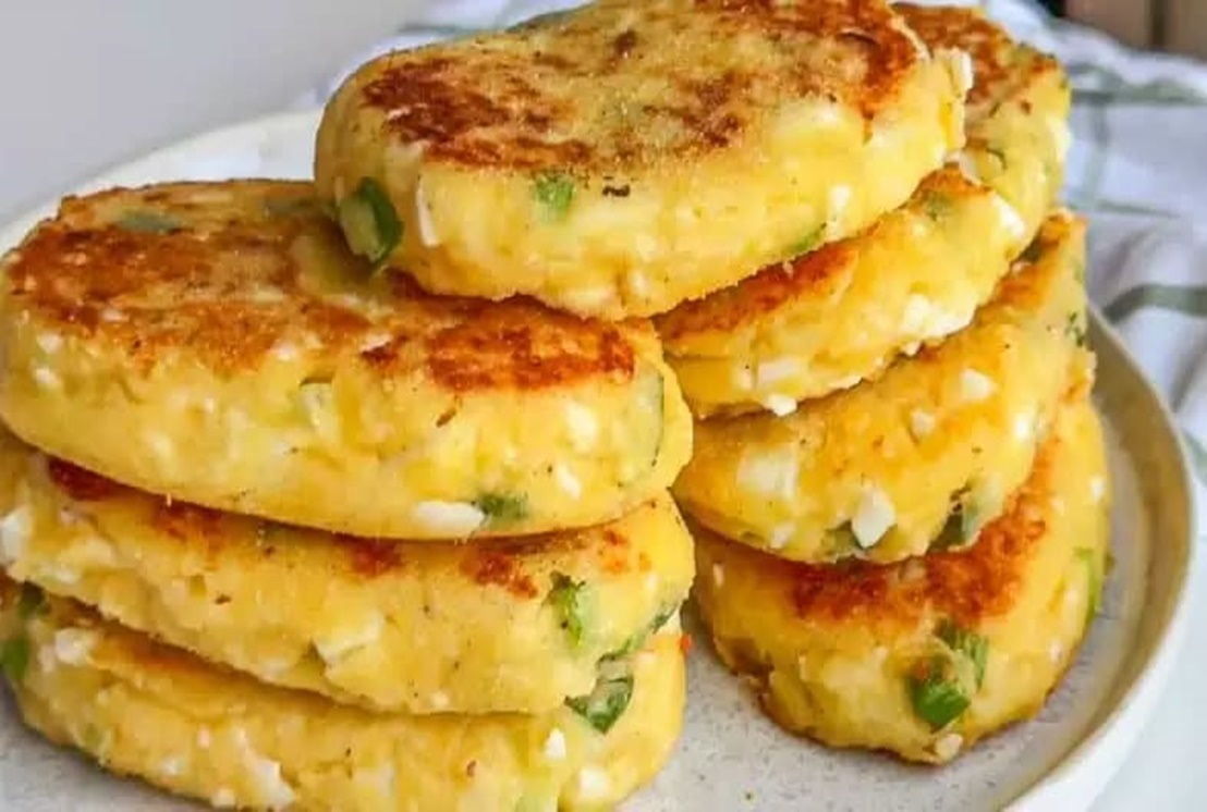 Plăcinte „Fără aluat” ou și ceapă verde – sănătoase, gustoase. Amintesc foarte mult de plăcintele clasice, doar că sunt mai ușoare și nu la fel de grase