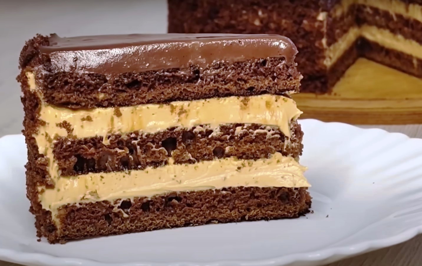 Această prăjitură este îndrăgită în special pentru gustul și aroma sa minunată, care amintește de bucătăria bunicii, unde totul era pregătit manual si cu dragoste