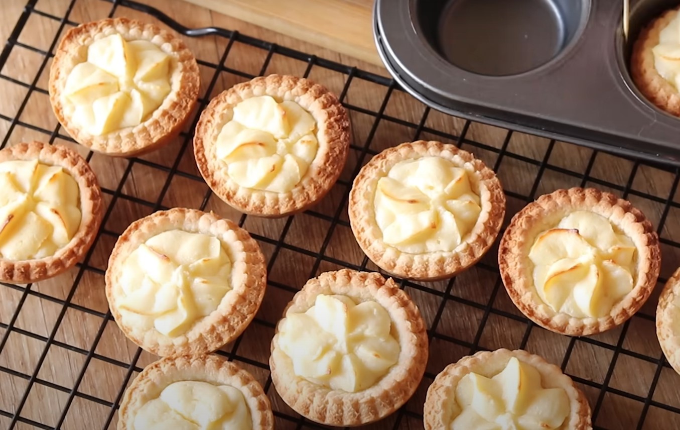 Fursecuri „Coșuleț” parfumate și dulci. O rețetă rapidă si delicioasa care combină aluatul fraged crocant cu o umplutură moale și cremoasă