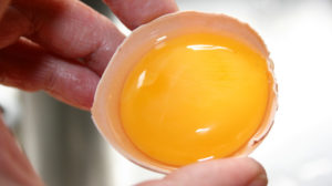 Mănâncă gălbenuş de ou! Cum sa folosim galbenusul de ou ca medicament naturist