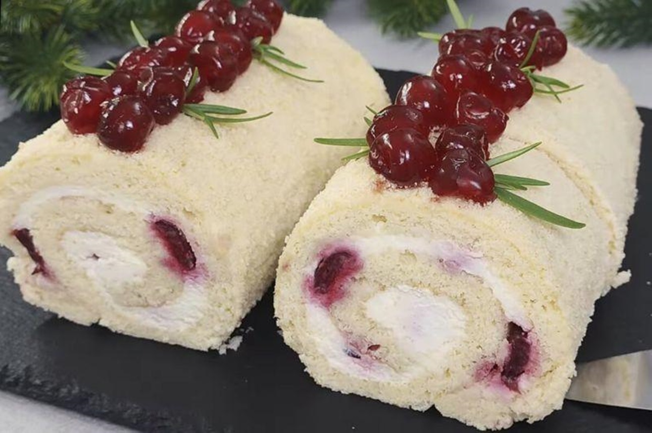 Cel mai simplu și mai delicios desert în 30 de minute. Rulada iese fragedă, cremoasă și se topește în gură. Se prepară ușor și rapid