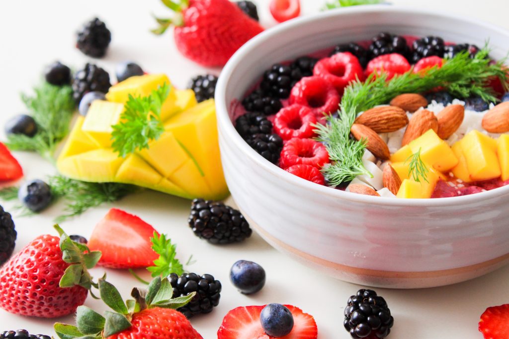 Iată cele 10 alimente pe care nutriționiștii recomandă să le evitați!