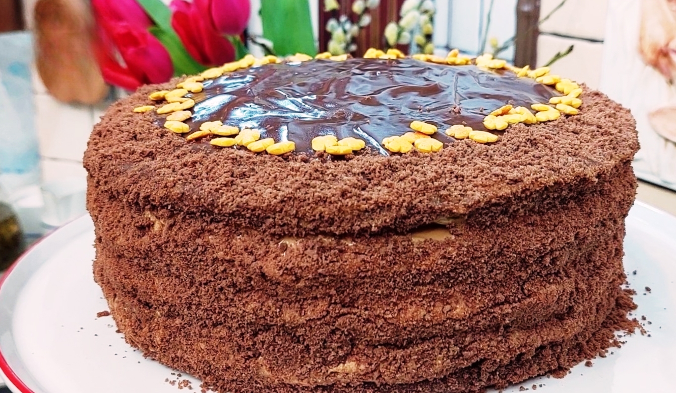 Tort de casă într-o tigaie. O prăjitură rapidă cu ciocolată. Preferata mea: delicioasă, simplă și copioasă