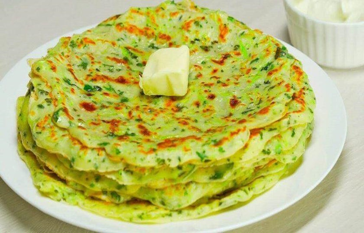 Clătitele de dovlecei cu mărar, usturoi și pătrunjel  nu sunt doar sănătoase, ci și foarte gustoase