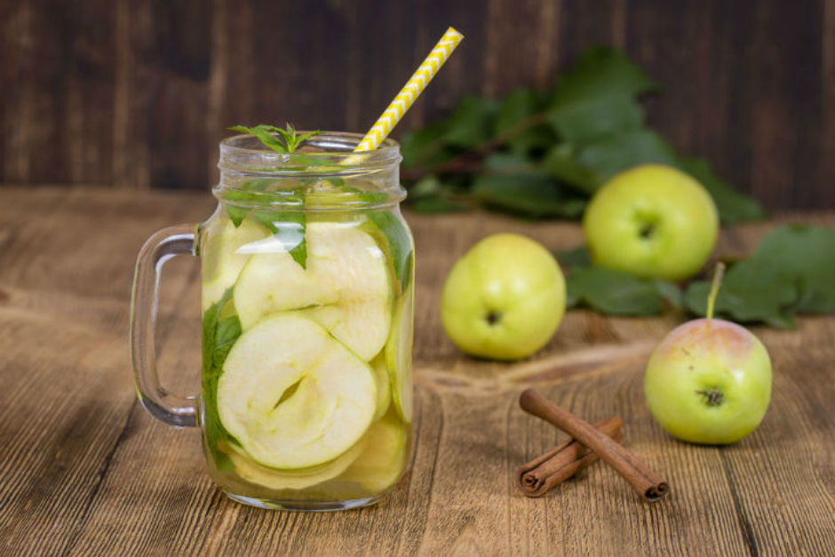 Apa cu scorțișoară și măr verde va ajuta sa slăbiți, întărește inima, reglează glicemia și are și alte beneficii