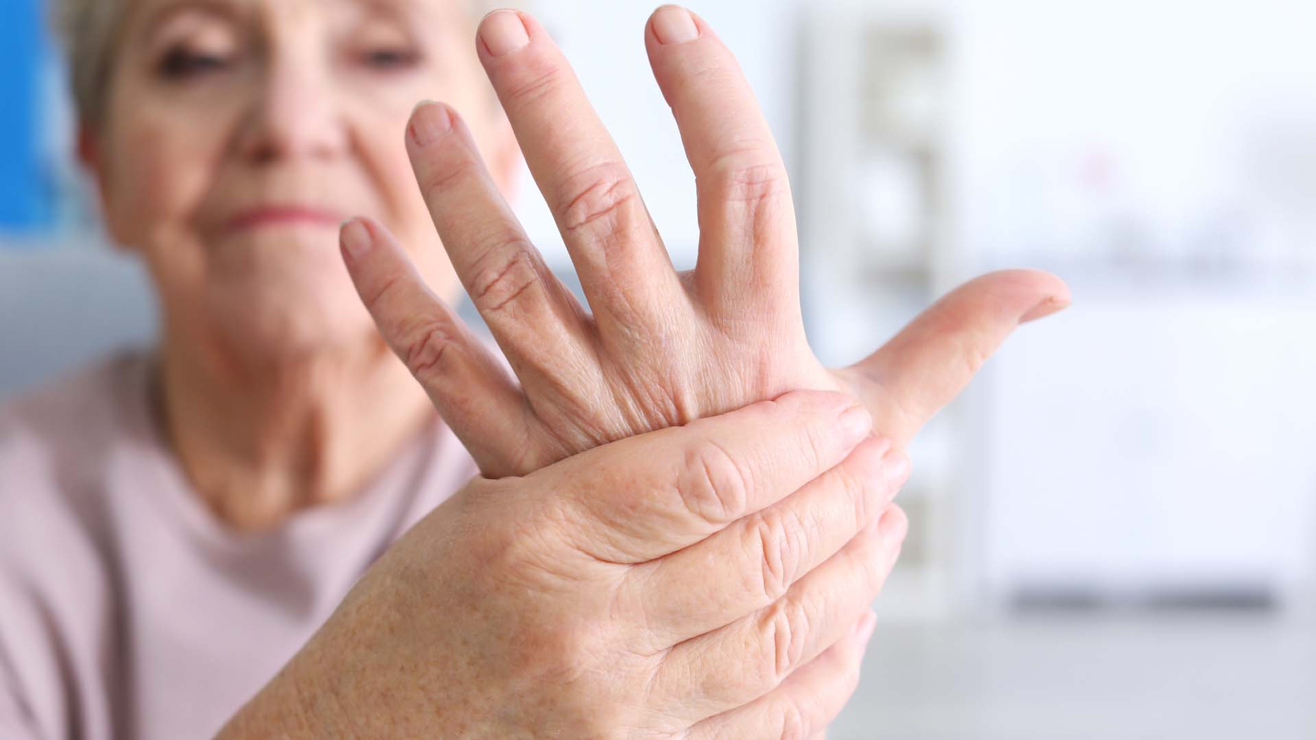 Furnicături la nivelul mâinilor și picioarelor (parestezie) – cauze, rememedii și prevenție