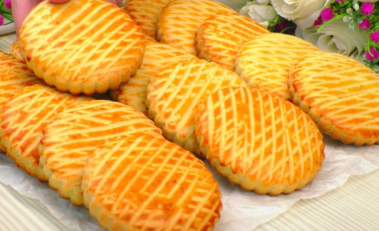 Fursecuri cu lapte ca in copilăria mea. Rumene și delicioase, asa ceva nu poți cumpăra din magazine. Un desert simplu cu o cantitate mică de zahăr