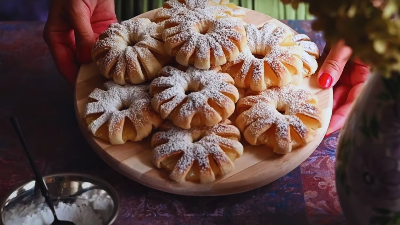 O rețetă super simplă, minunată, este absolut delicioasă, de fursecuri pentru sărbători: „Crizanteme cu ananas”