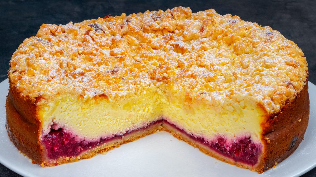 Cheesecake-ul cu fructe de pădure si cremă de brînză o să vă încânte prin textura sa delicată și cremoasă, dar și prin combinația de gusturi, culori și arome