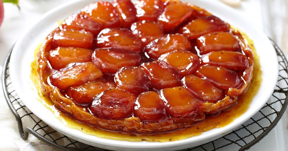 Prăjitura răsturnată cu mere şi caramel este unul dintre deserturile nu doar delicios, ci şi uşor de preparat
