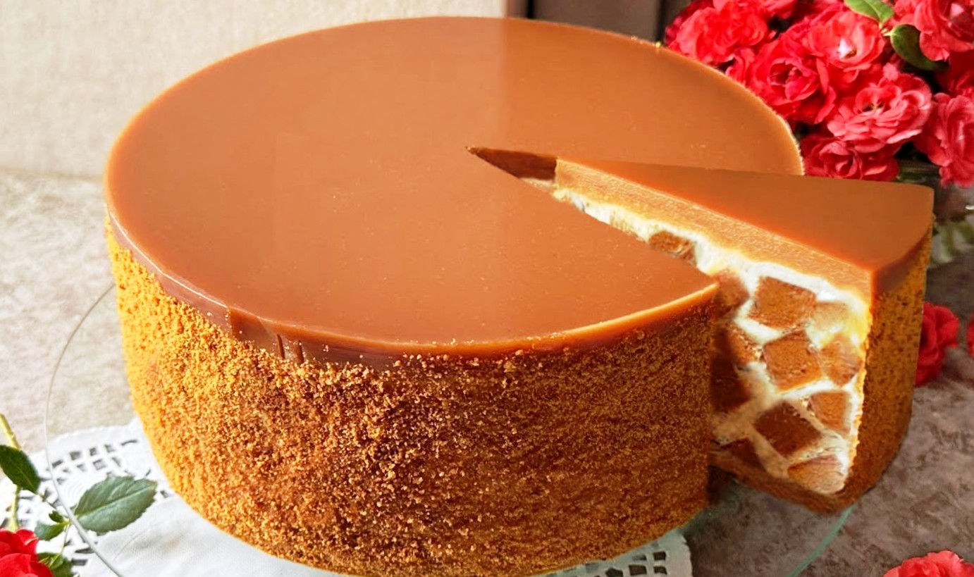 O capodoperă de tort: ​​cu siguranță nu ați mai văzut niciodată așa prezentat. Tort cu miere