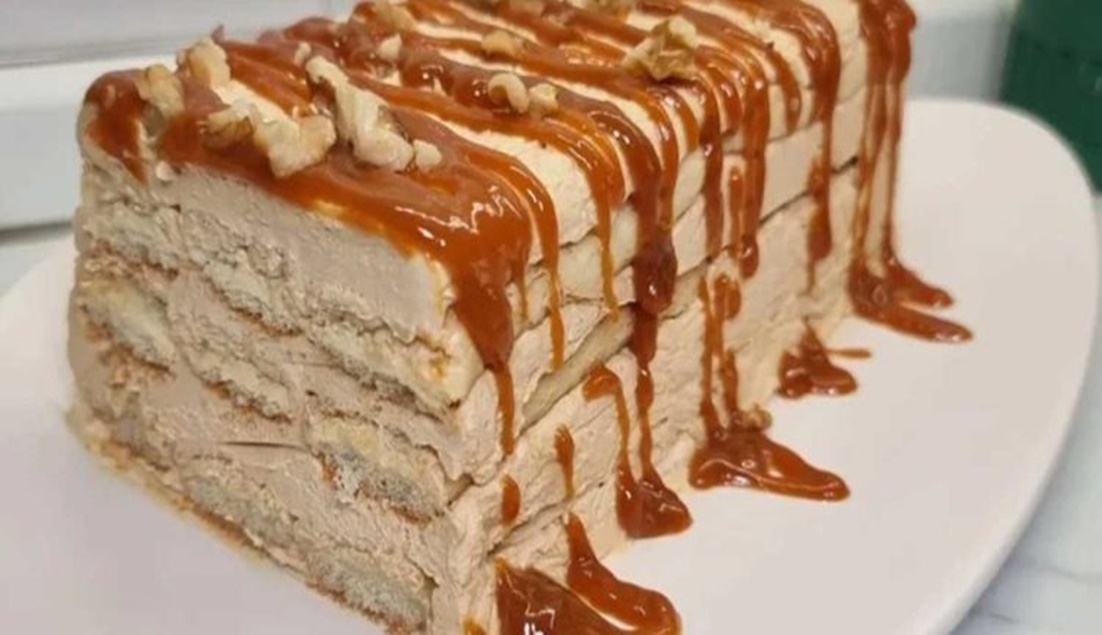 Prăjitură rapidă de caramel, fără coacere: Desert fantastic din pișcoturi și frișcă