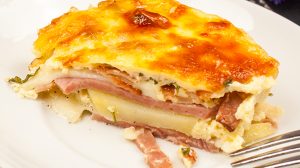 O rețetă italiană, făcută românește: Lasagna cu cartofi!