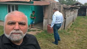Un preot din Olt a renovat casa unor copii orfani în doar 8 zile! Iată cum arăta locuința înainte și cum arată acum